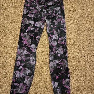 Lululemon align 25” leggings
Size 4
Color: black grey and purple